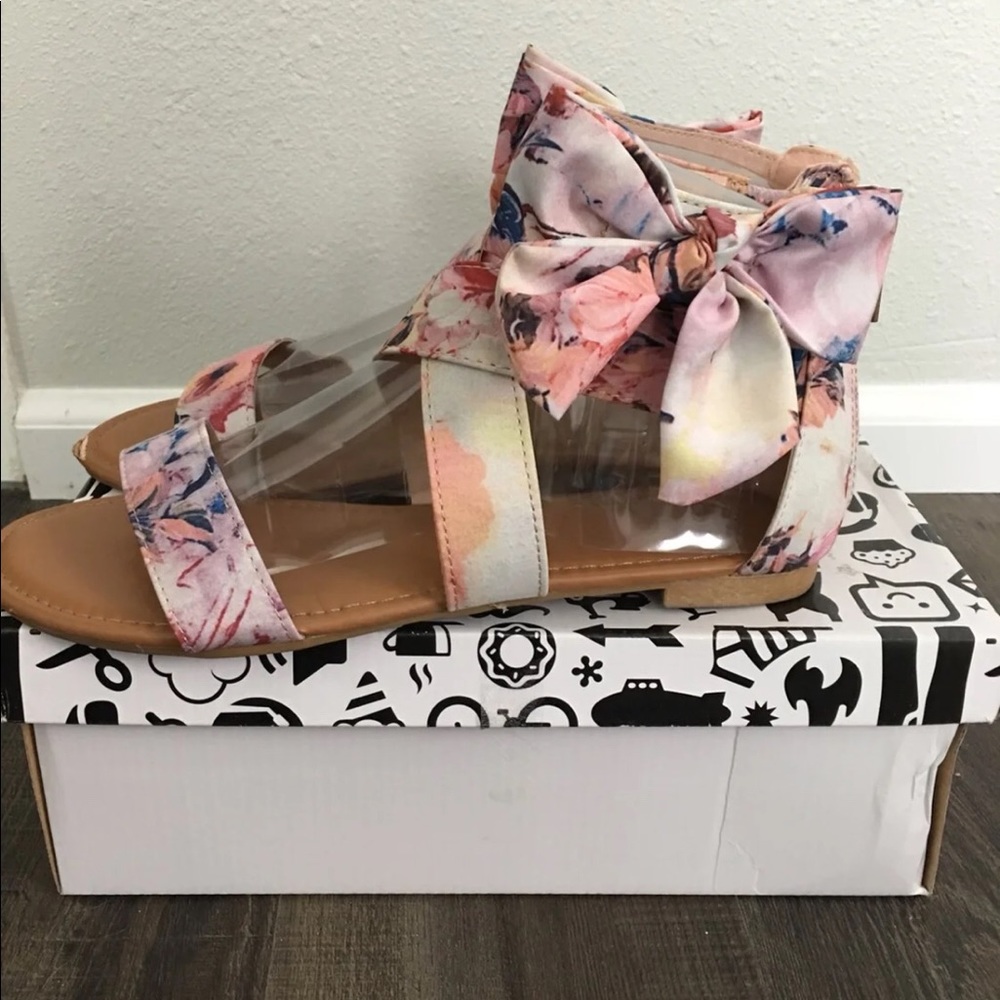 Sandals with Bow